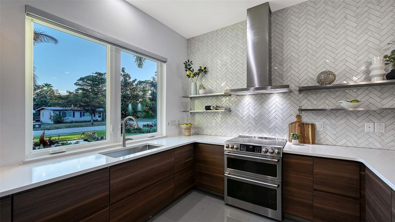 2215 Datura Street, Sarasota, FL 34239 Photo