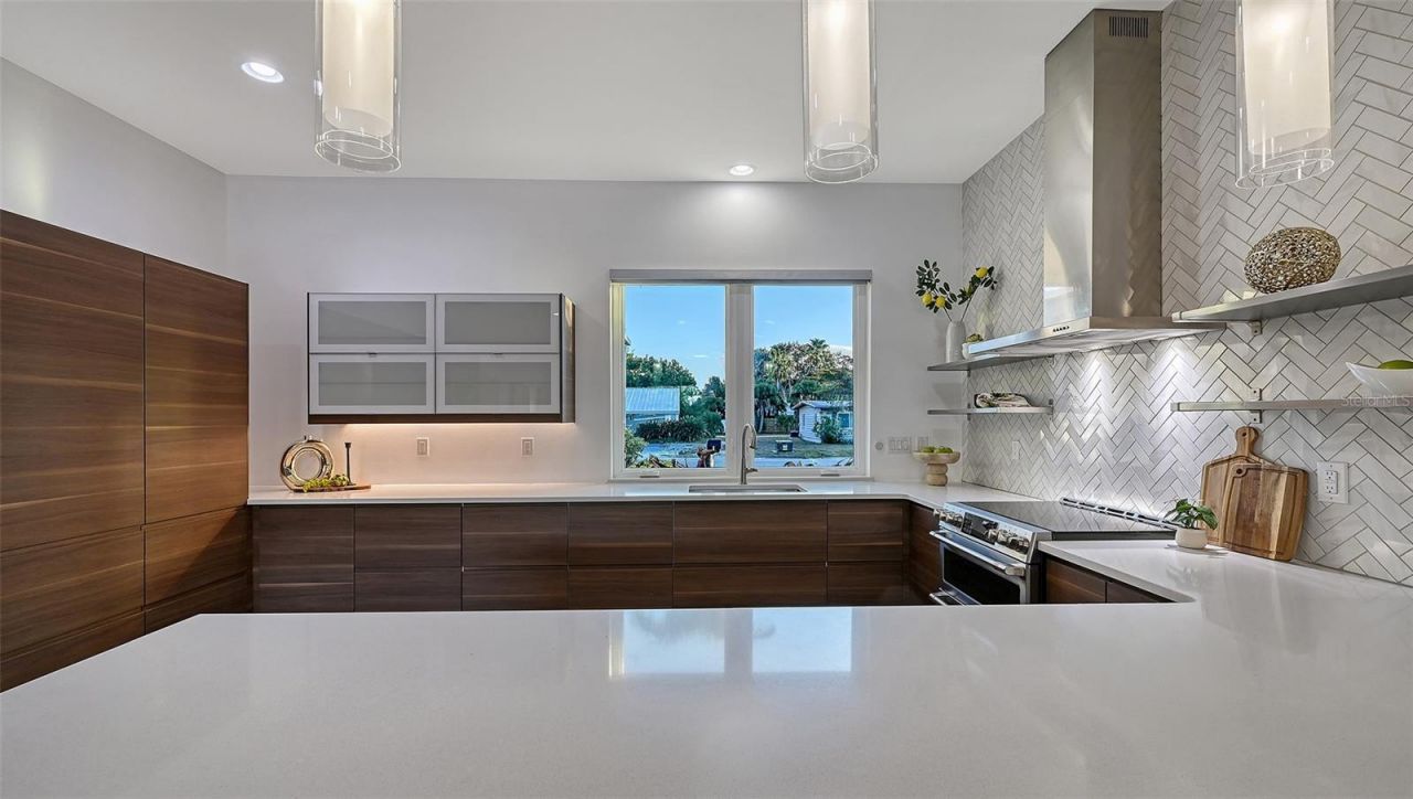 2215 Datura Street, Sarasota, FL 34239 Photo