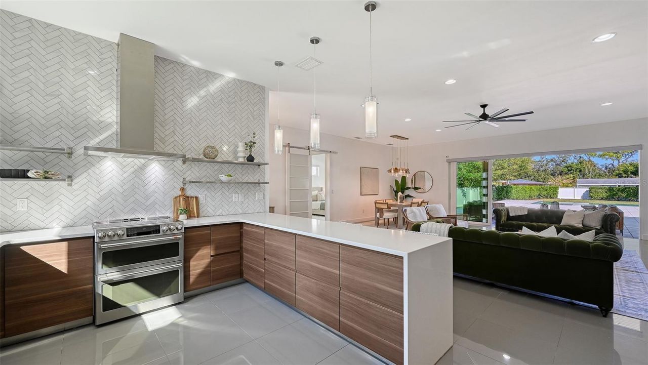 2215 Datura Street, Sarasota, FL 34239 Photo