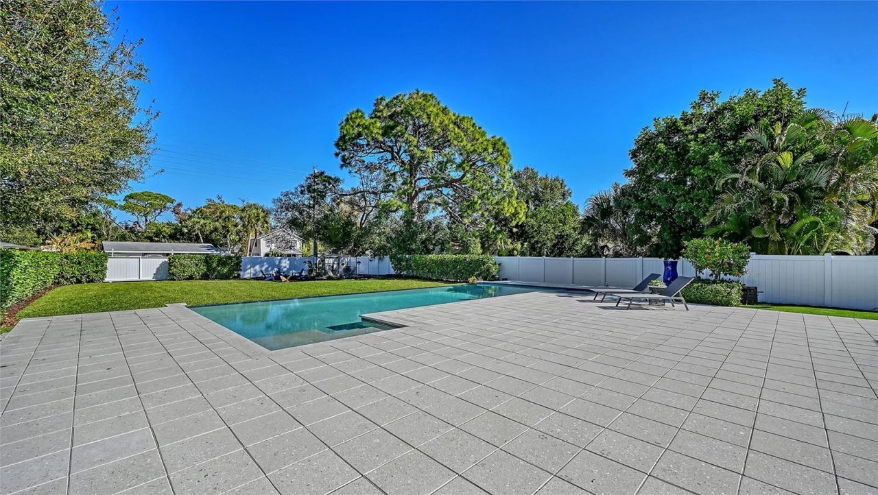 2215 Datura Street, Sarasota, FL 34239 Photo