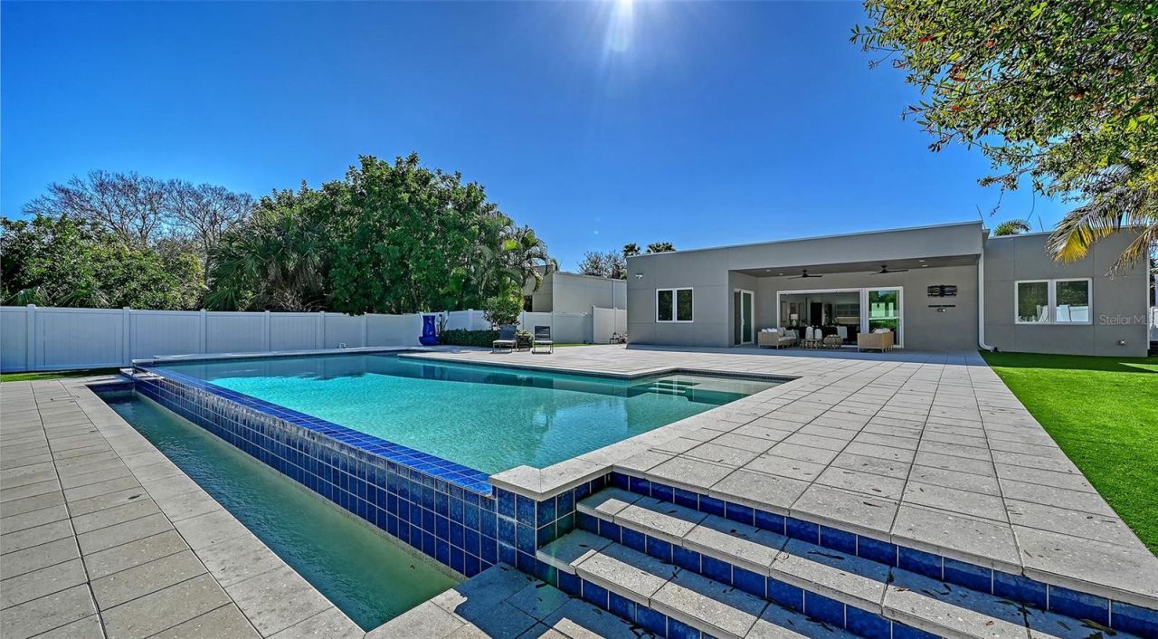 2215 Datura Street, Sarasota, FL 34239 Photo