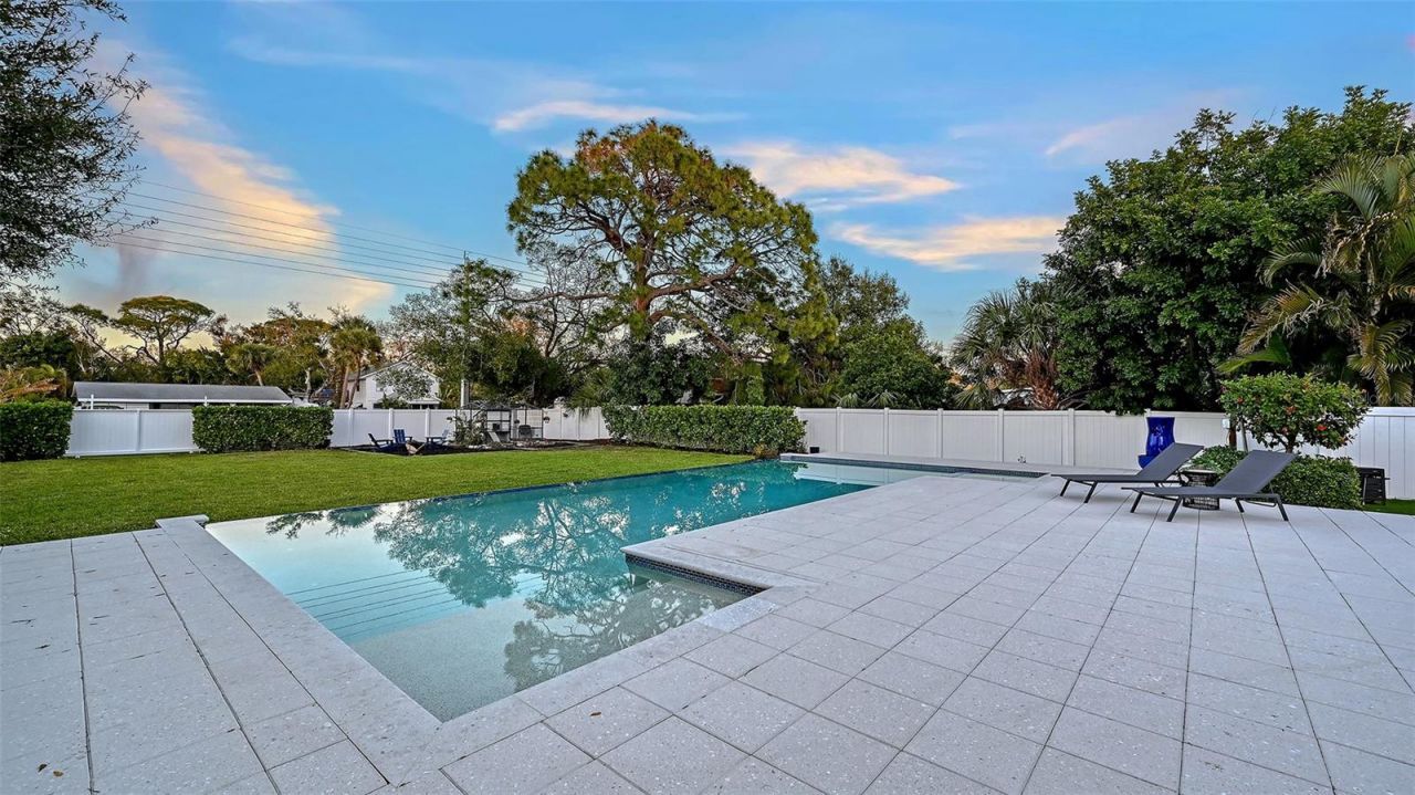 2215 Datura Street, Sarasota, FL 34239 Photo