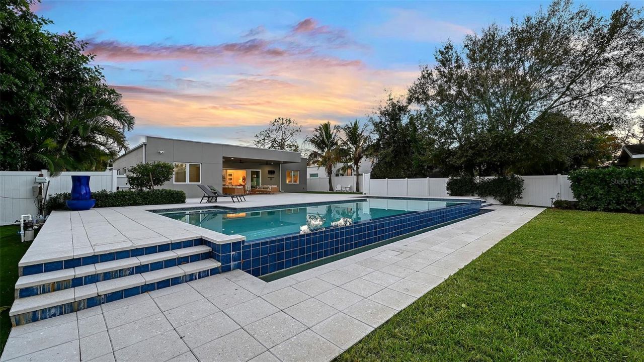 2215 Datura Street, Sarasota, FL 34239 Photo