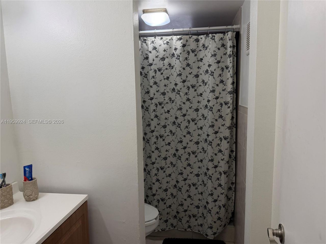 575 W 69th St , Unit 205, Hialeah, FL 33014 Photo