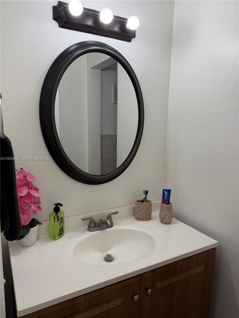 575 W 69th St , Unit 205, Hialeah, FL 33014 Photo