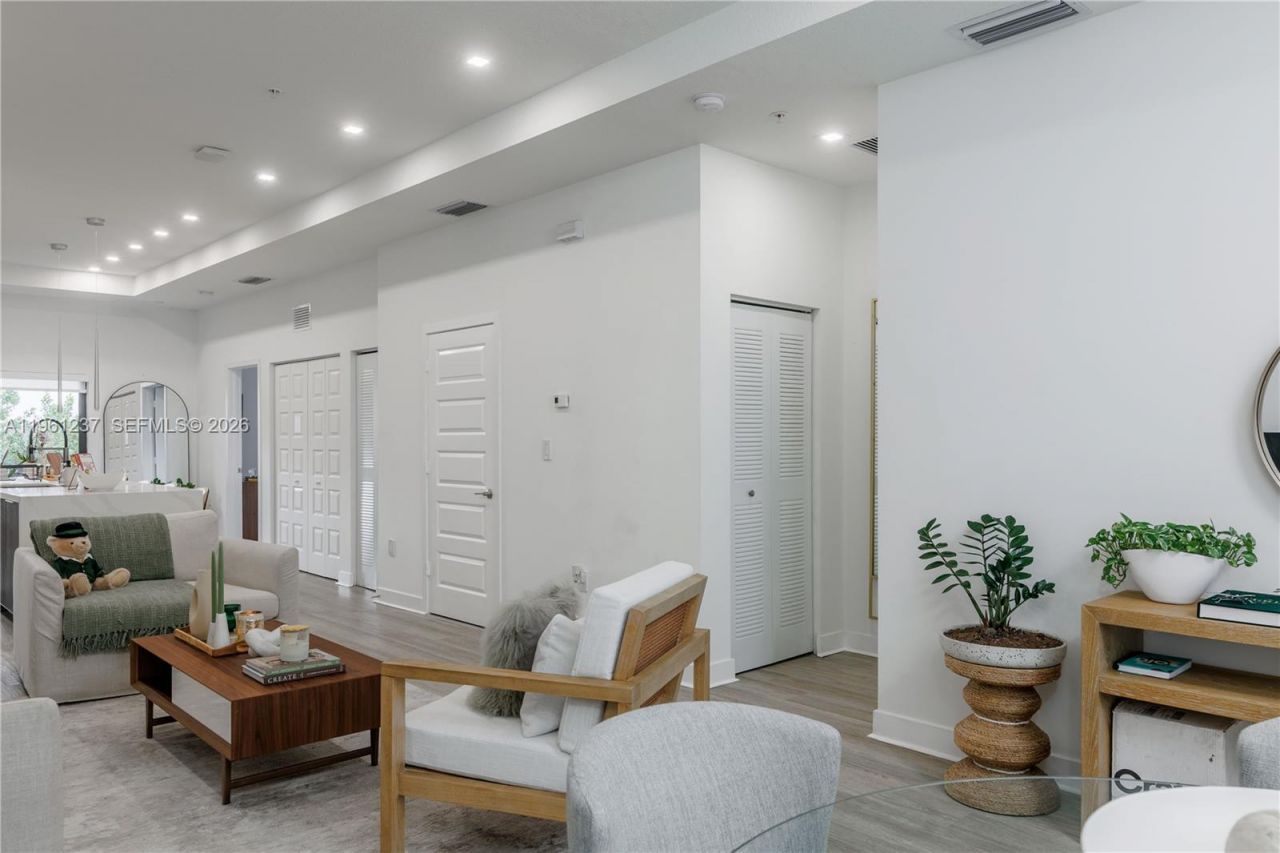 7831 NW 104th Ave , Unit 32, Doral, FL 33178 Photo