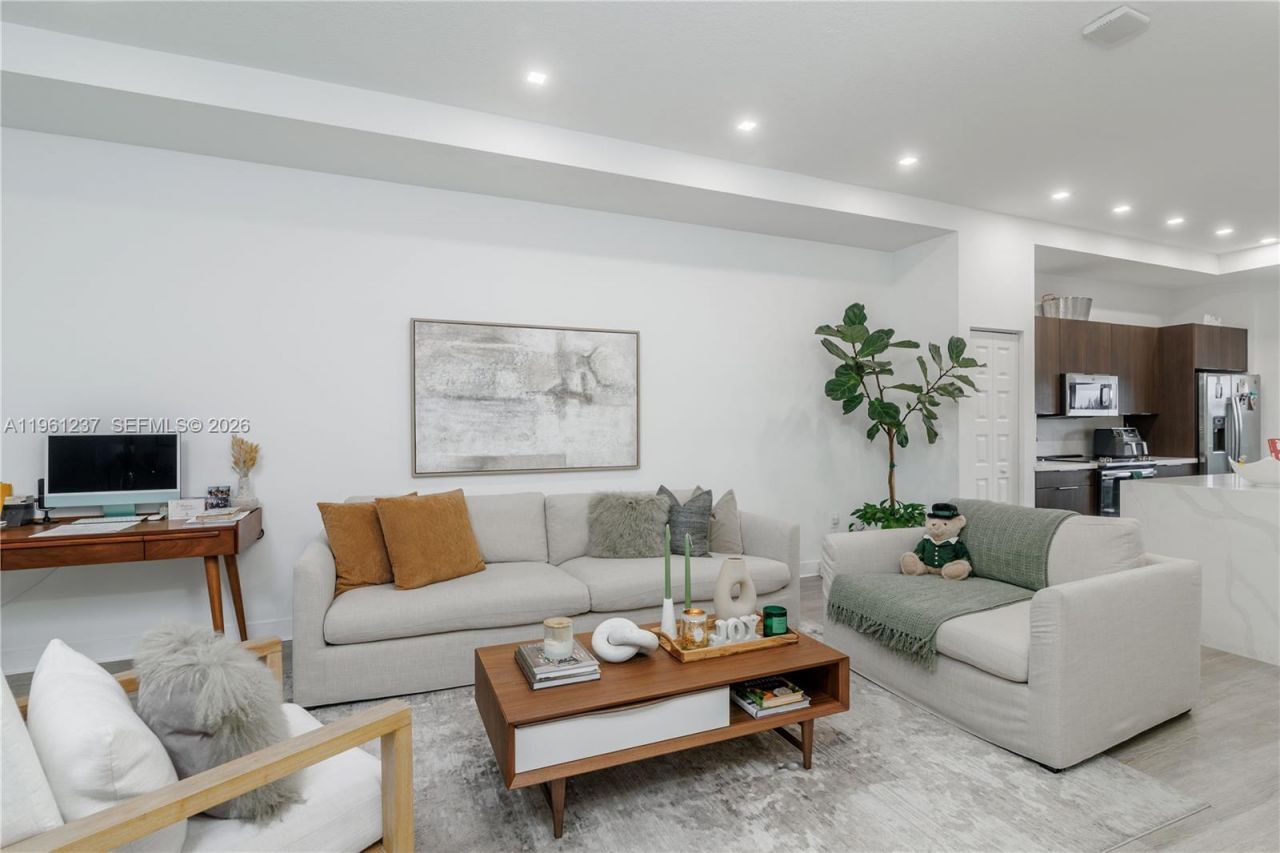 7831 NW 104th Ave , Unit 32, Doral, FL 33178 Photo