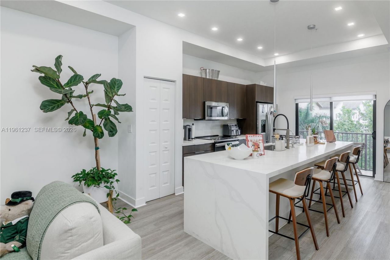 7831 NW 104th Ave , Unit 32, Doral, FL 33178 Photo