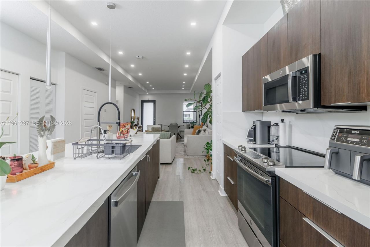 7831 NW 104th Ave , Unit 32, Doral, FL 33178 Photo