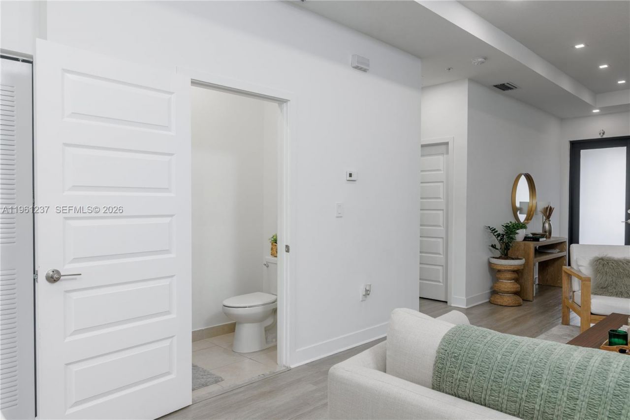 7831 NW 104th Ave , Unit 32, Doral, FL 33178 Photo