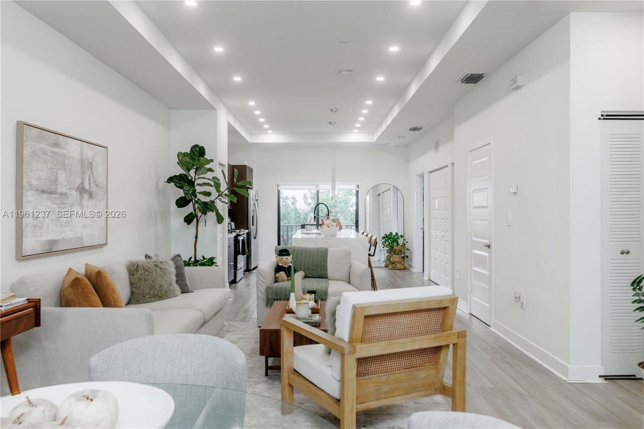 7831 NW 104th Ave , Unit 32, Doral, FL 33178 Photo