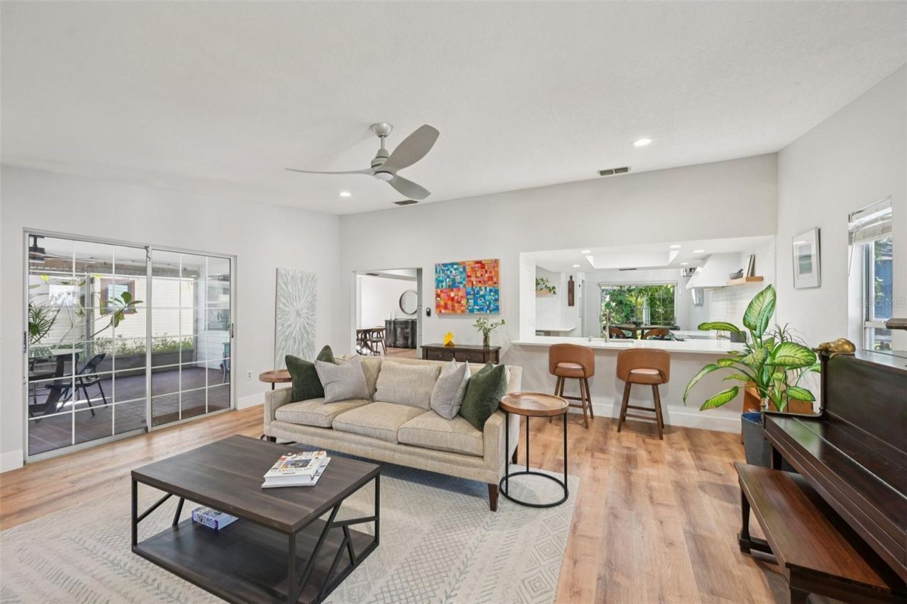 6704 Arbor Oaks Drive, Bradenton, FL 34209 Photo