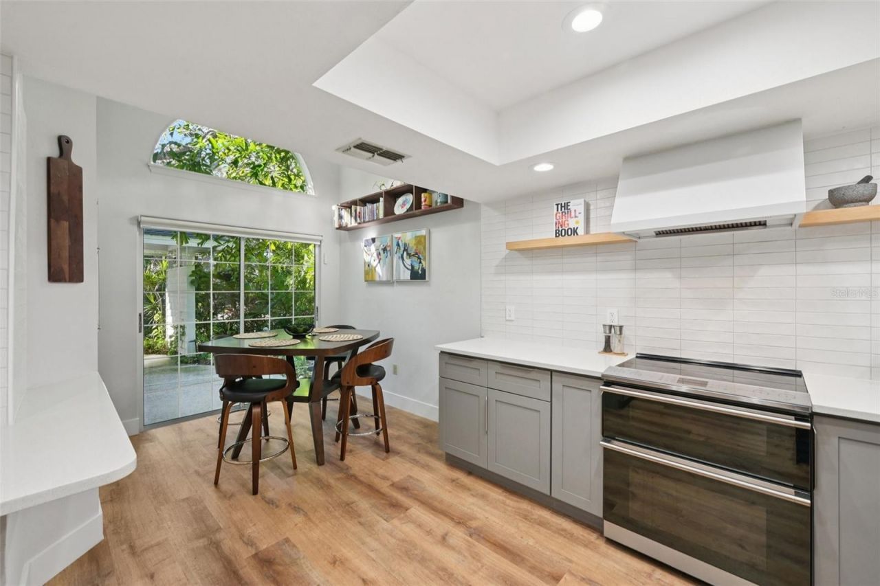 6704 Arbor Oaks Drive, Bradenton, FL 34209 Photo