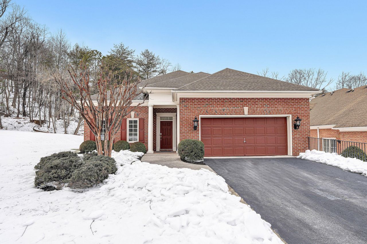 6567 Fairway Estates Dr, Roanoke, VA 24018 Main Photo