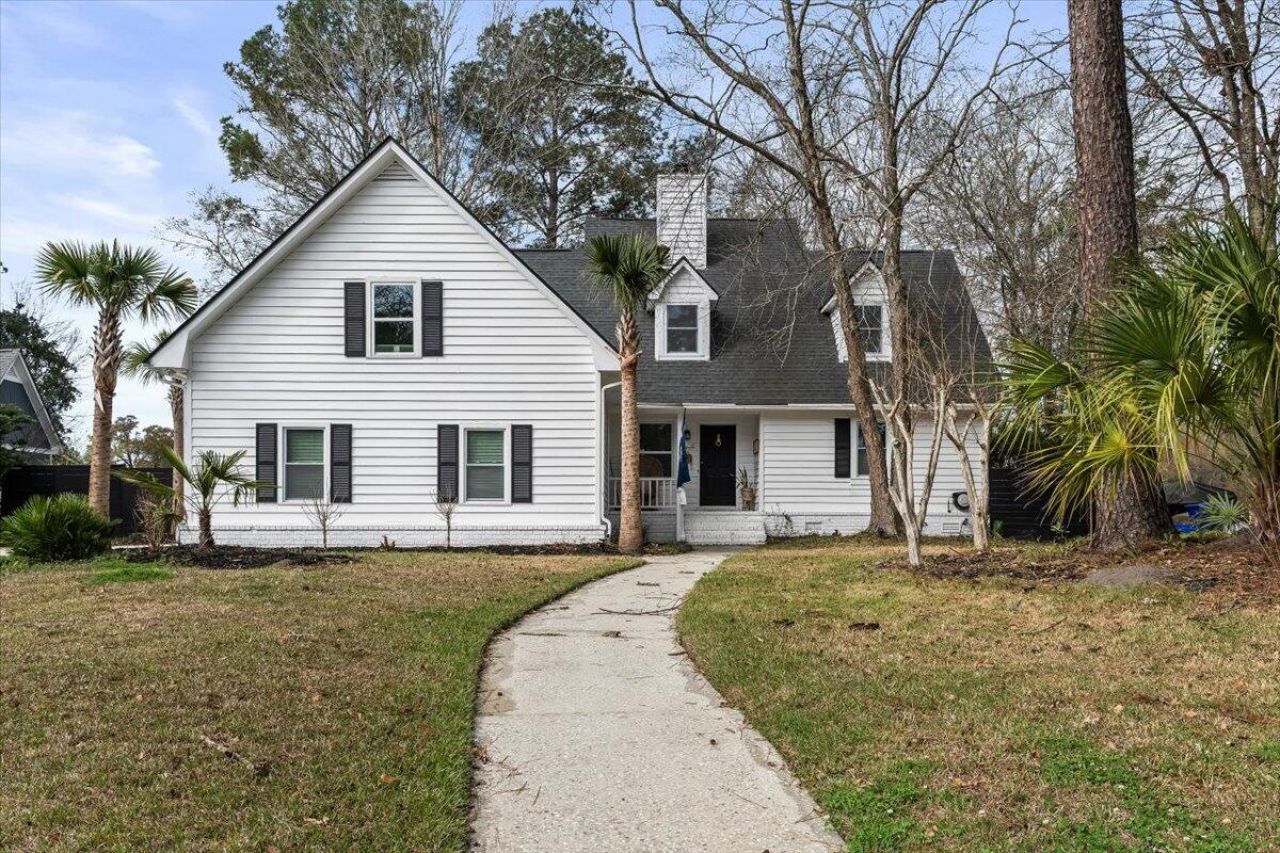 27 Fitzroy Drive Photo 2