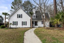 27 Fitzroy Drive photo 4