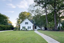 27 Fitzroy Drive photo 4