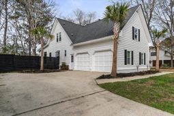 27 Fitzroy Drive photo 4