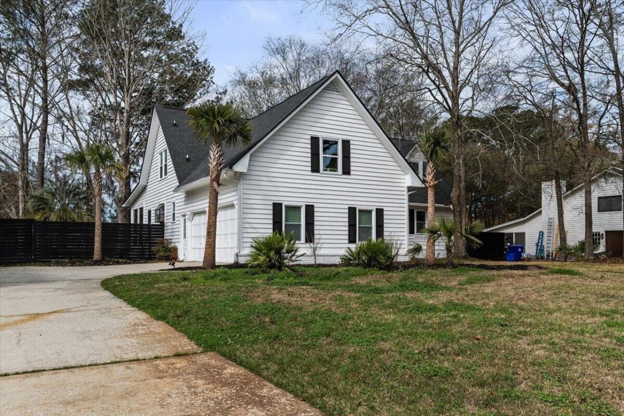 27 Fitzroy Drive Photo 4