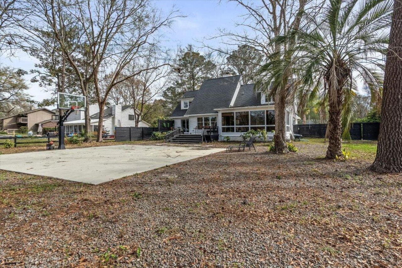 27 Fitzroy Drive Photo 42