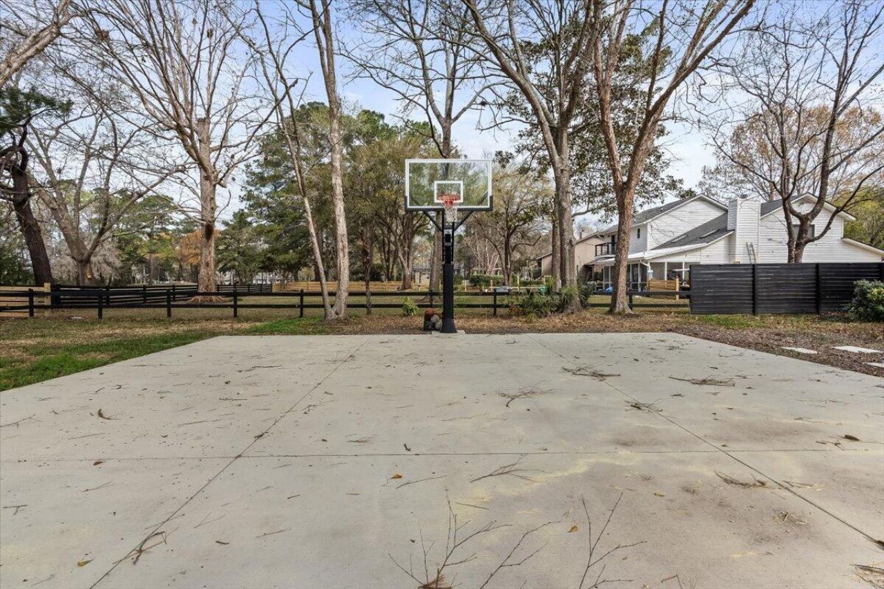 27 Fitzroy Drive Photo 45