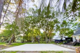 27 Fitzroy Drive photo 4