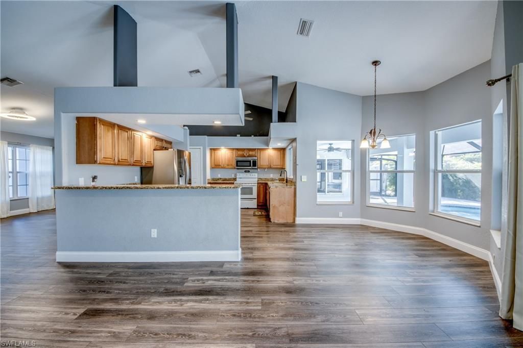 823 SW 10th St , Cape Coral, FL 33991 Photo