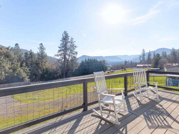 621 Sardine Creek Road, Gold Hill, OR 97525