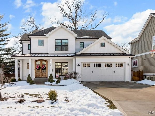 320 Bogey Lane, Kirkwood, MO 63122