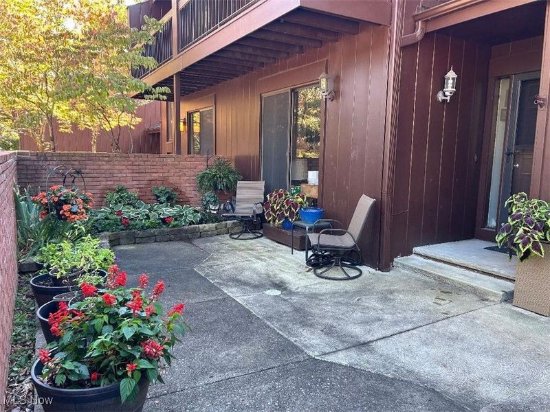 940 Trimble Place, Sagamore Hills, OH 44067 Photo 1