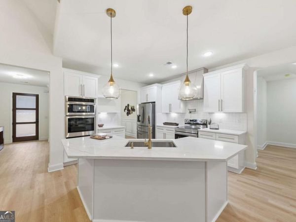370 Harbour Shores Drive, Jackson, GA 30233