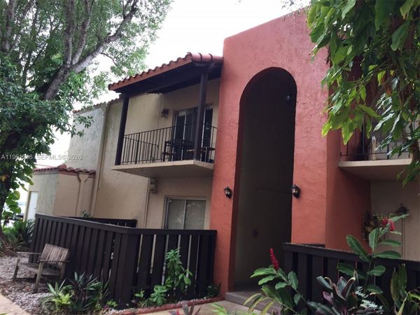 10762 N Kendall Dr, Unit I-9, Miami, FL 33176