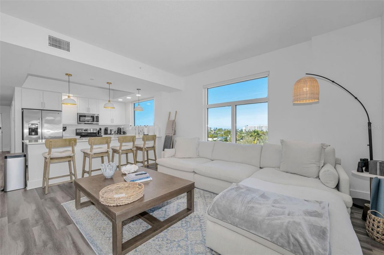 415 Island Way, Unit 509, Clearwater Beach, FL 33767 Photo