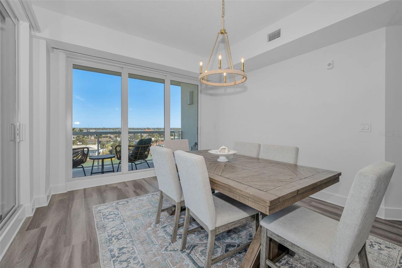 415 Island Way, Unit 509, Clearwater Beach, FL 33767 Photo