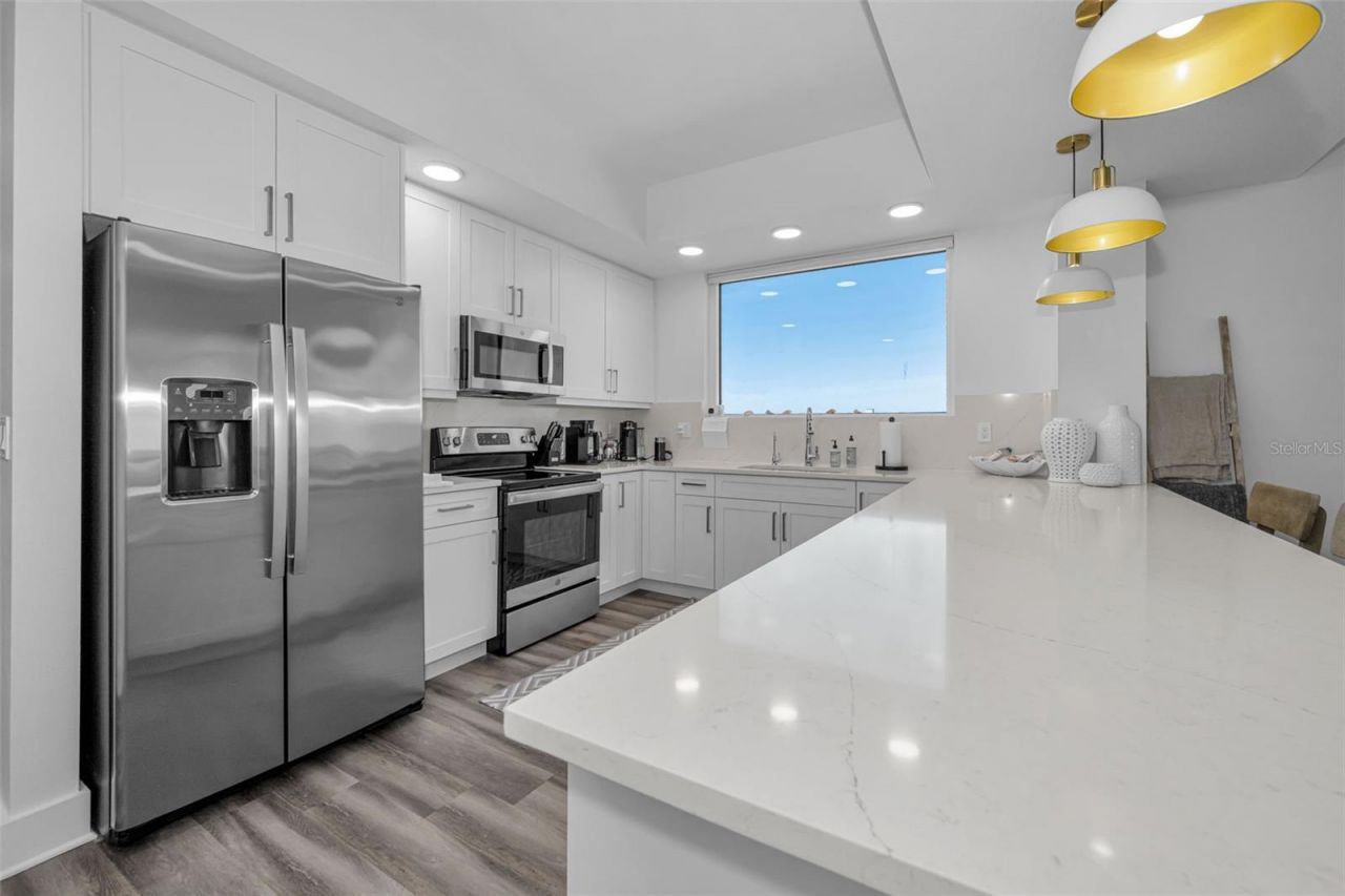 415 Island Way, Unit 509, Clearwater Beach, FL 33767 Photo