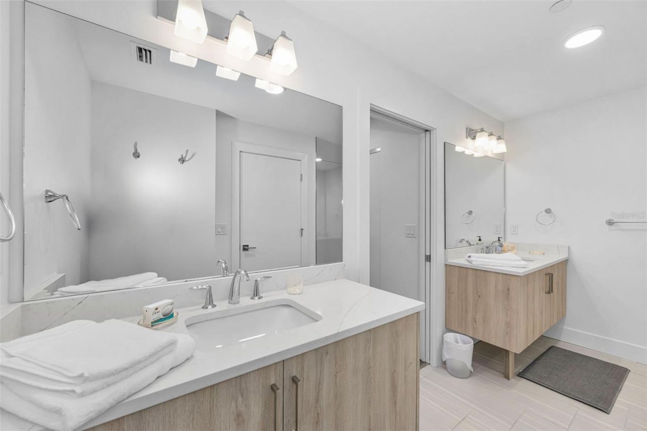 415 Island Way, Unit 509, Clearwater Beach, FL 33767 Photo