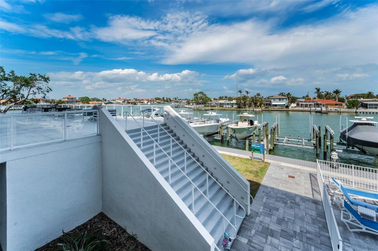 415 Island Way, Unit 509, Clearwater Beach, FL 33767 Photo