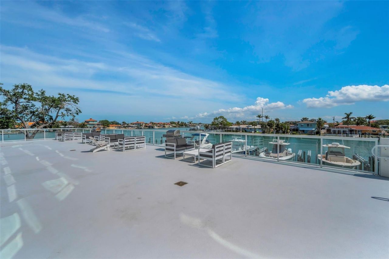 415 Island Way, Unit 509, Clearwater Beach, FL 33767 Photo
