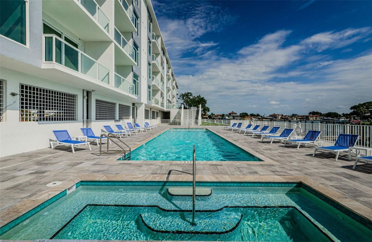 415 Island Way, Unit 509, Clearwater Beach, FL 33767 Photo