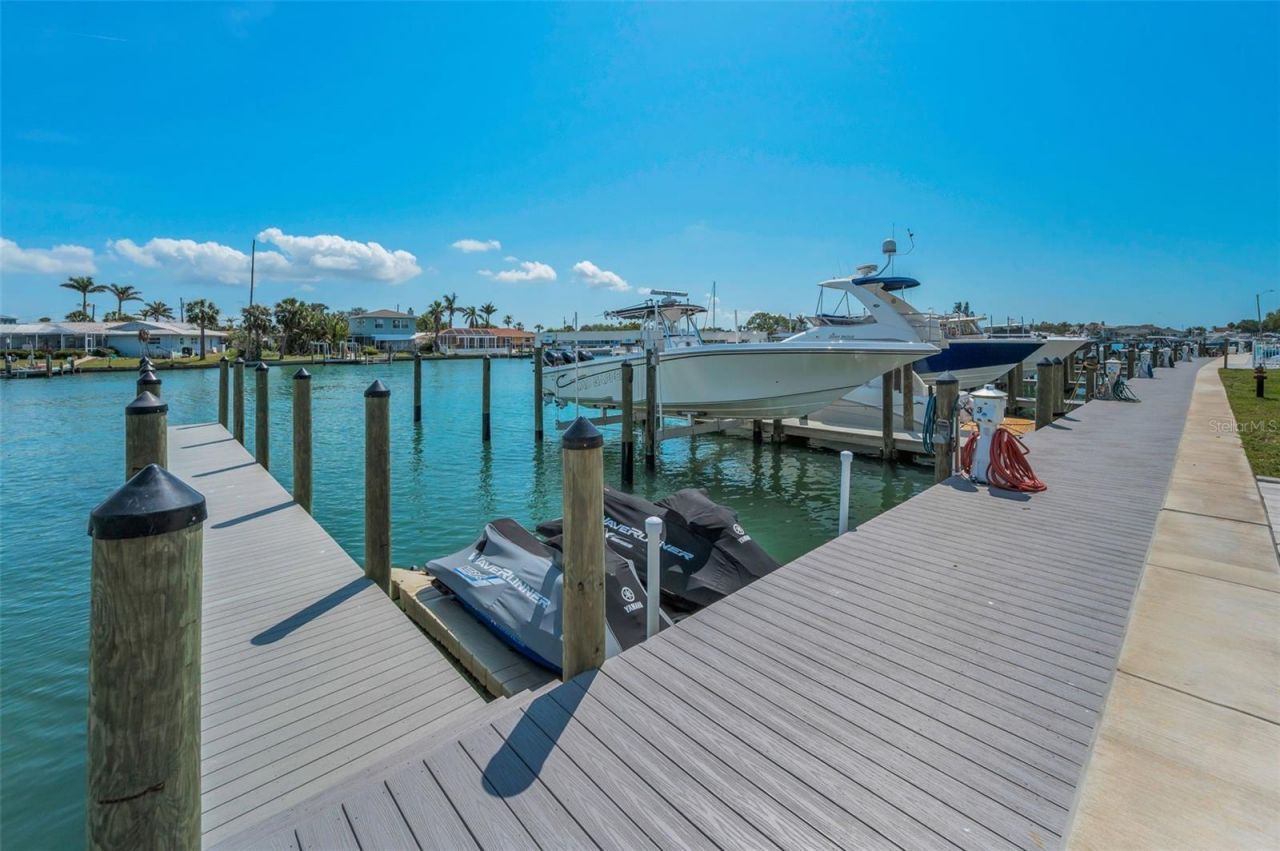 415 Island Way, Unit 509, Clearwater Beach, FL 33767 Photo