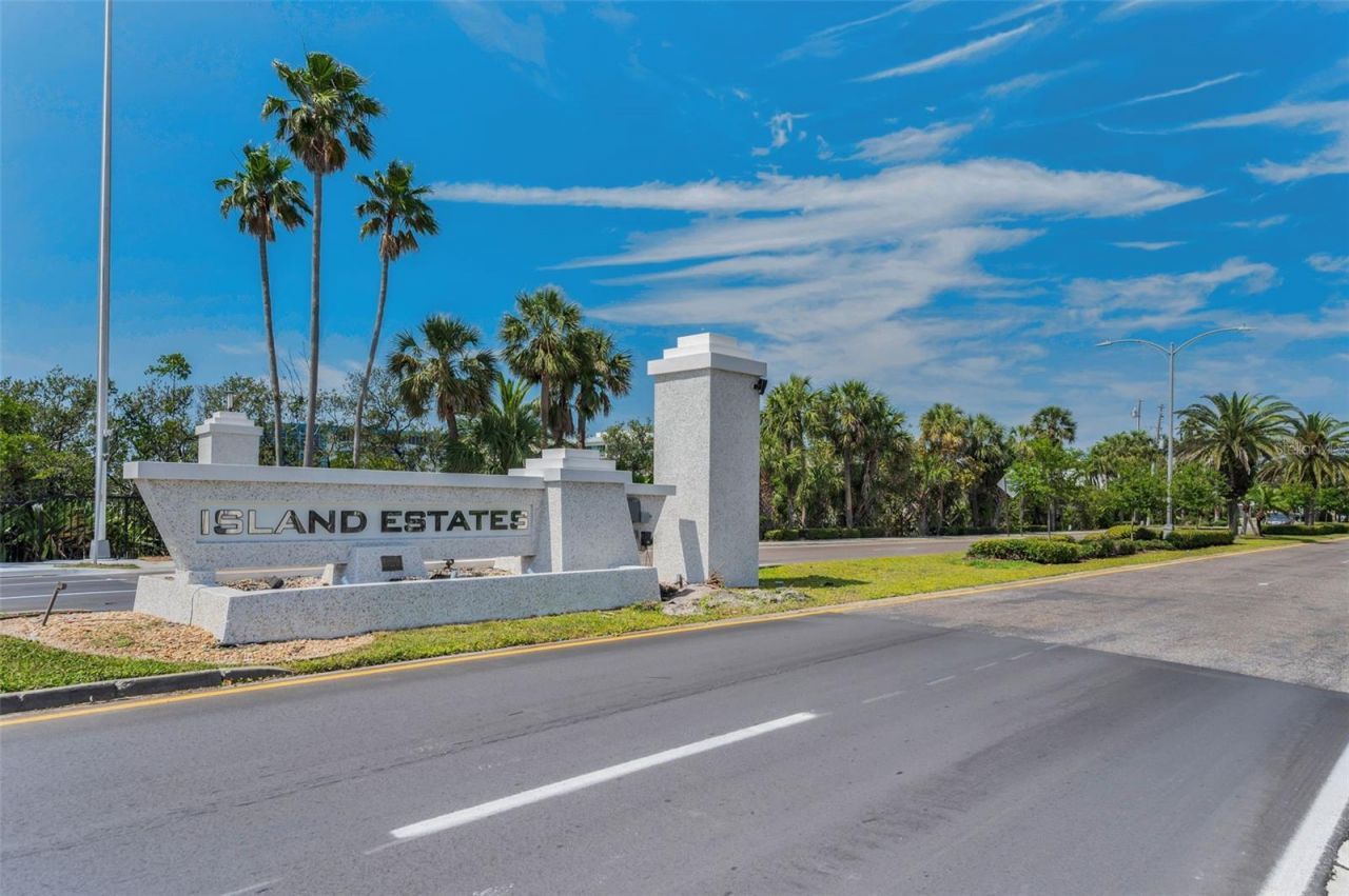 415 Island Way, Unit 509, Clearwater Beach, FL 33767 Photo