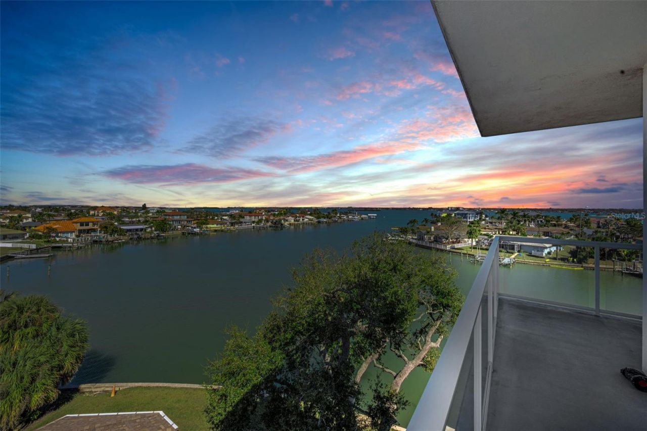 415 Island Way, Unit 509, Clearwater Beach, FL 33767 Photo