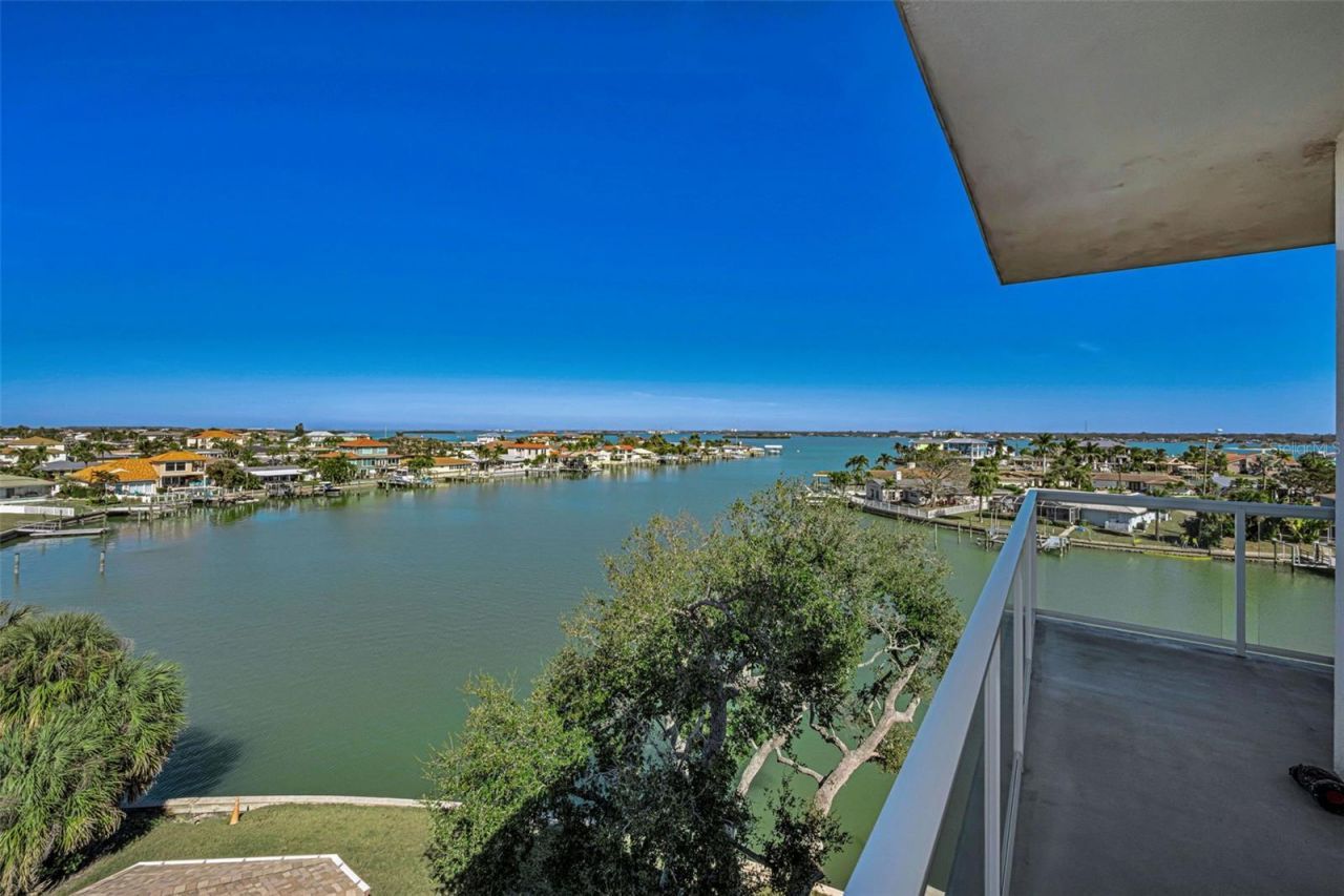 415 Island Way, Unit 509, Clearwater Beach, FL 33767 Photo