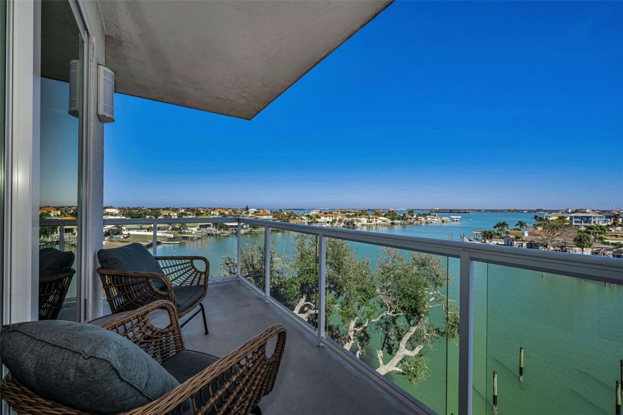 415 Island Way, Unit 509, Clearwater Beach, FL 33767 Photo
