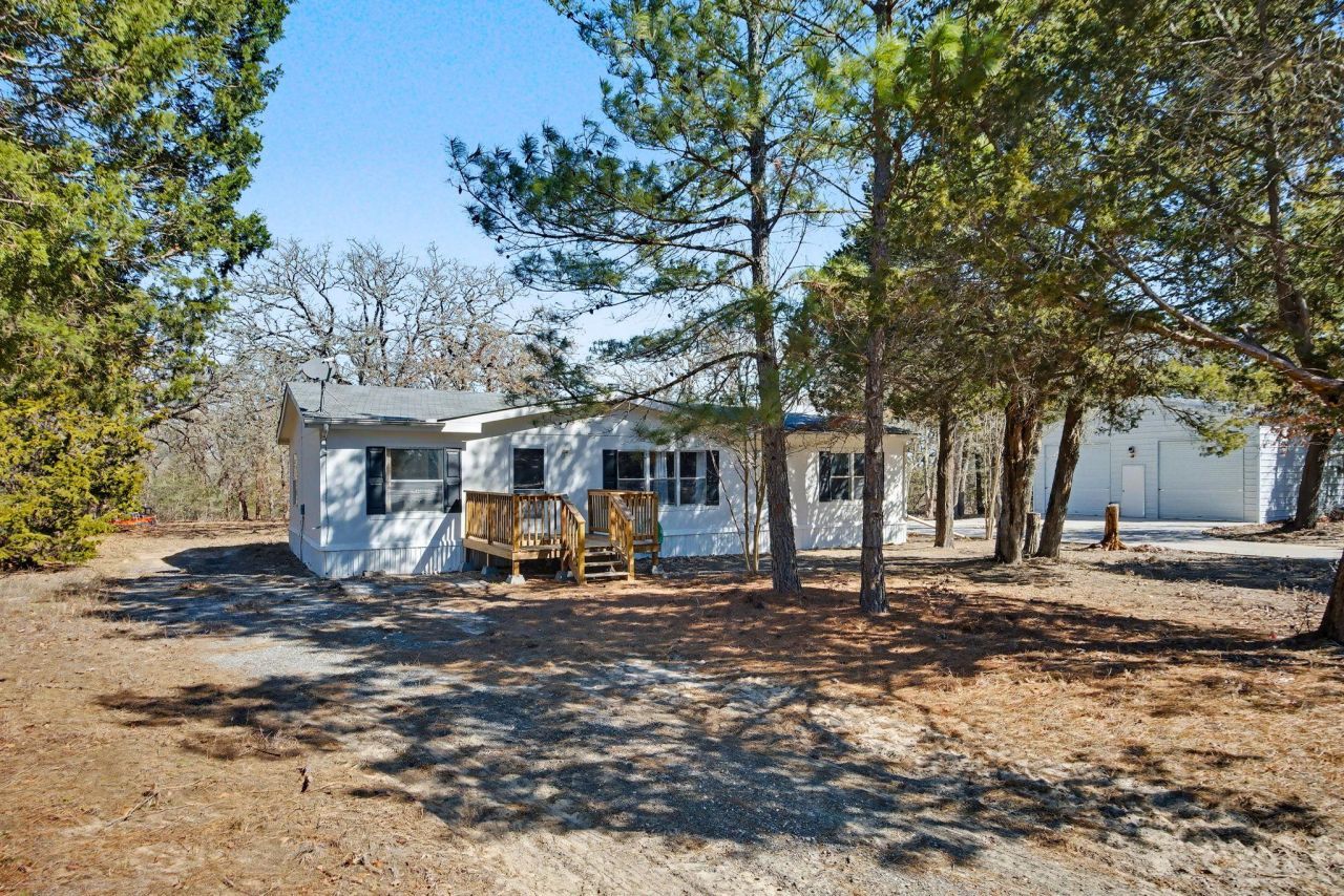 182 Wayside Ct, Elgin, TX 78621 Main Photo