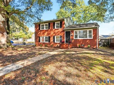 702 Old Town Drive, Colonial Heights, VA 23834