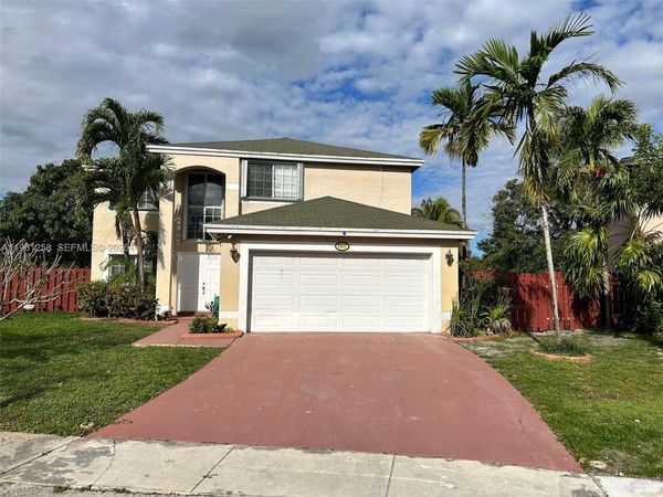 8801 SW 9th Ct, Pembroke Pines, FL 33025