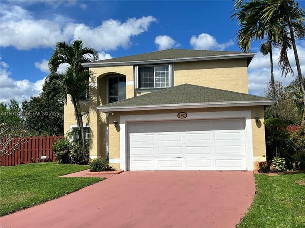 8801 SW 9th Ct, Pembroke Pines, FL 33025