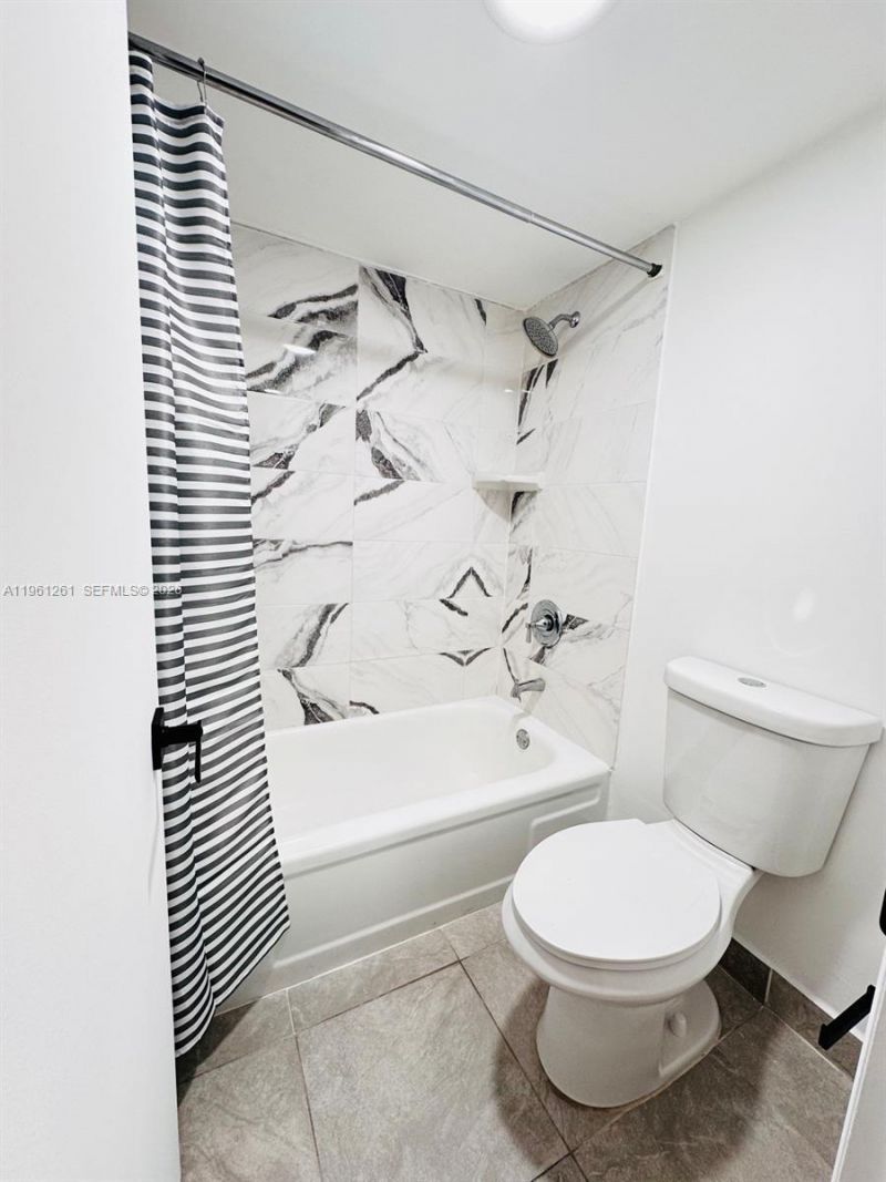 3490 Foxcroft Rd, Unit B208, Miramar, FL 33025 Photo