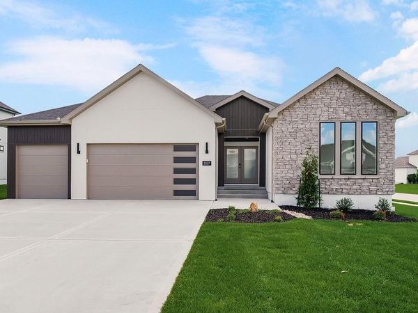 2037 SW Red Barn Lane, Lee's Summit, MO 64082